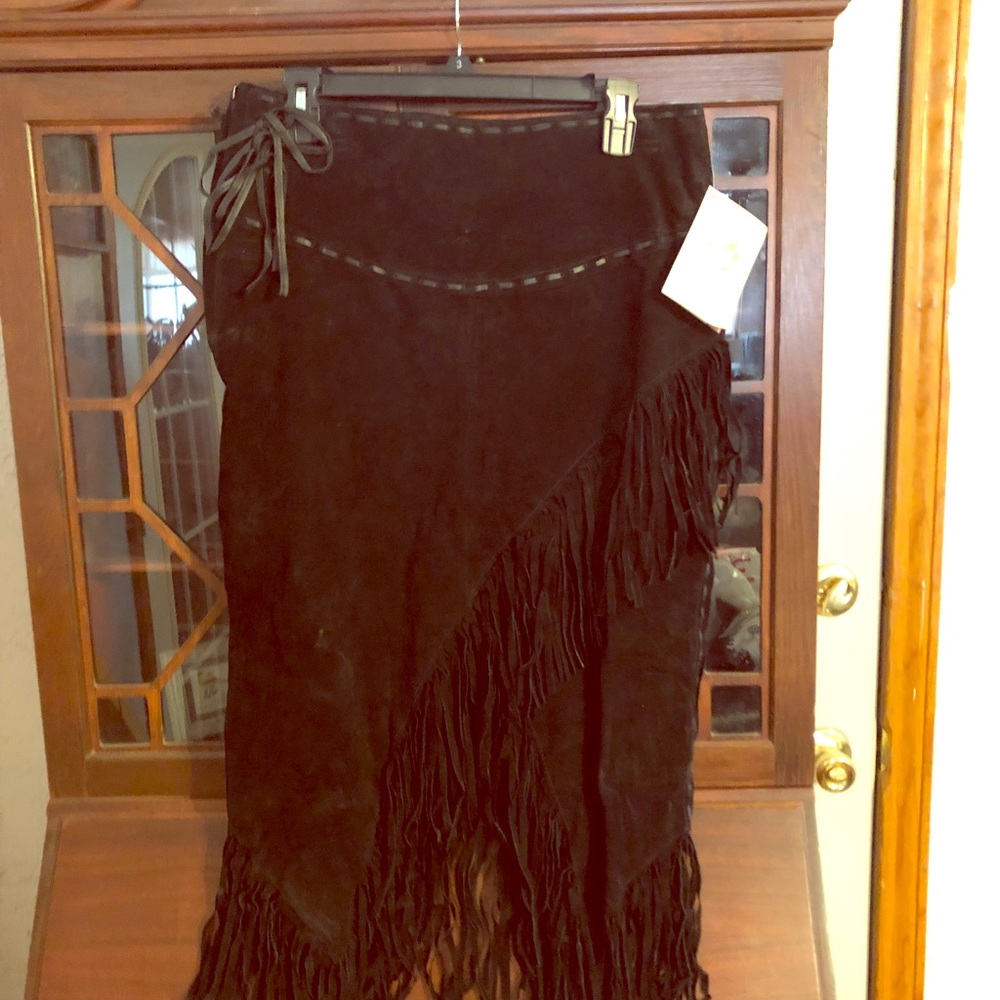 Leather skirt with fringe